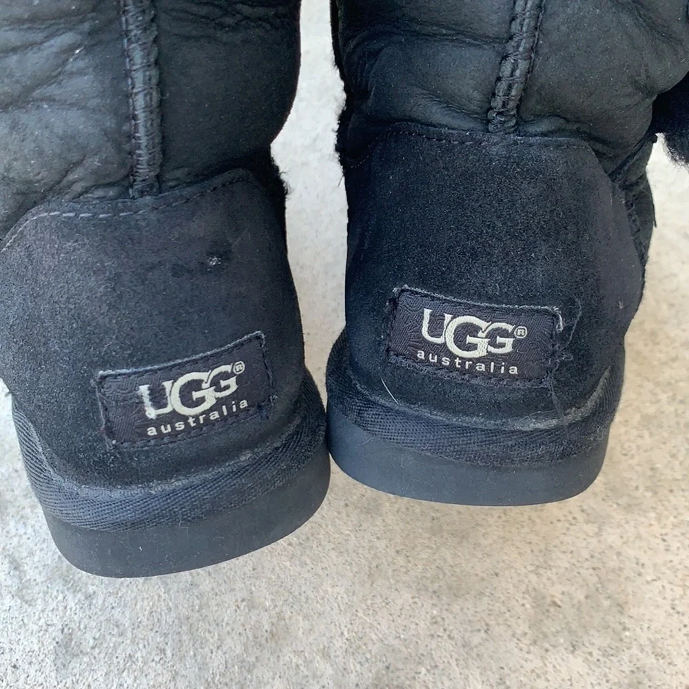 UGG Bailey Button Triplet II Black Suede Boot Sz 5